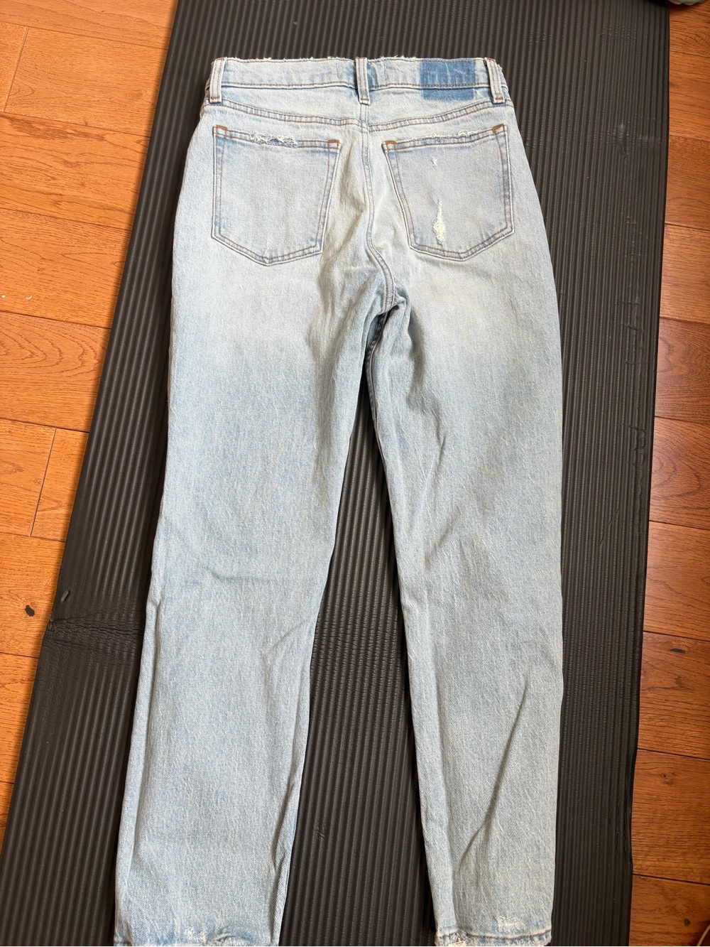 NWT Abercrombie & Fitch The Mom High-Rise Jeans - Light Blue Distressed - Picture 3 of 3